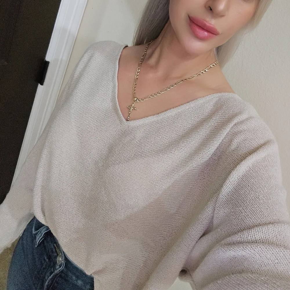 H&M Women's V-Neck Sweater in Light Cream